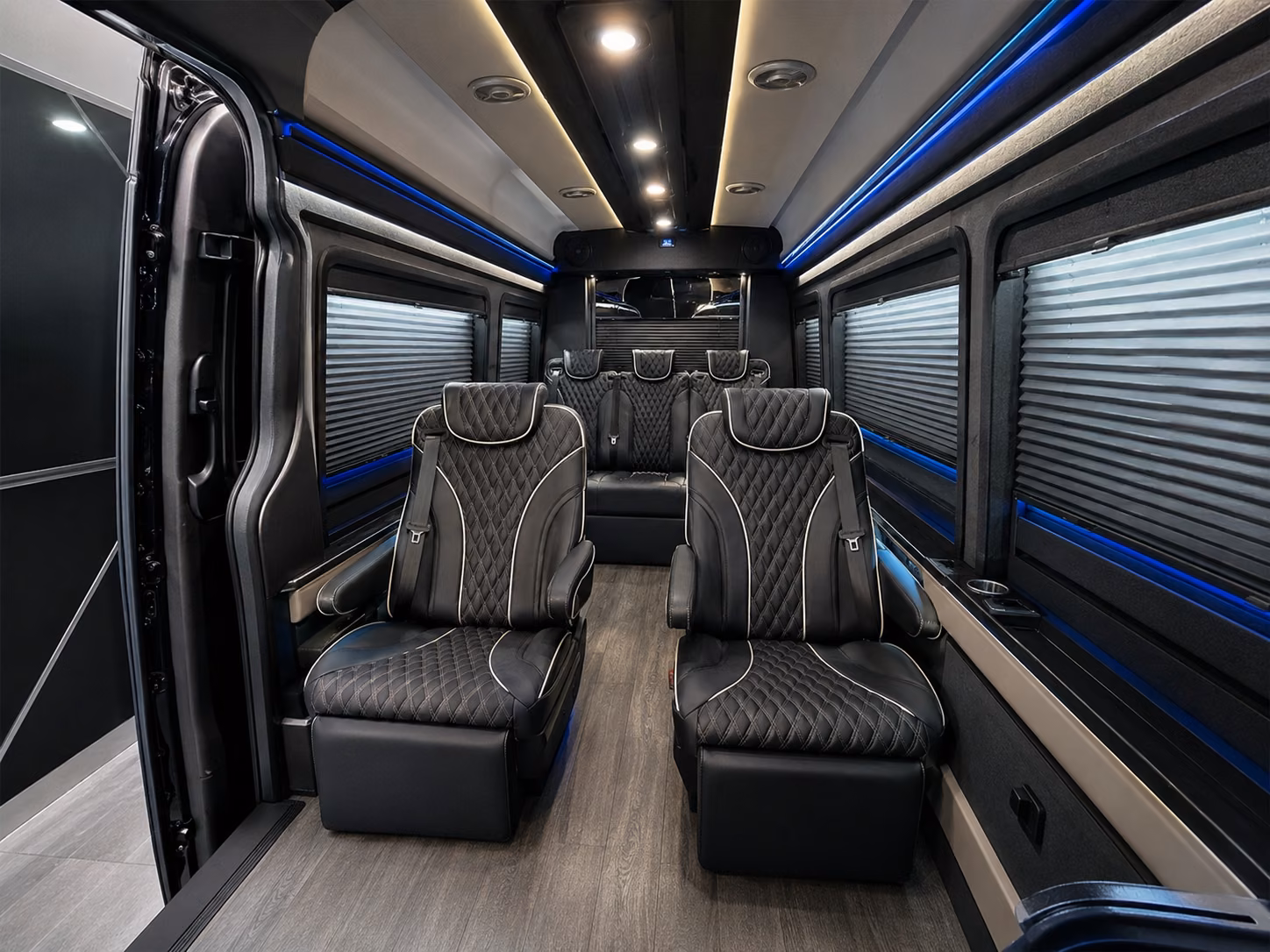 corporate group airport shuttles in the pearland and houston area